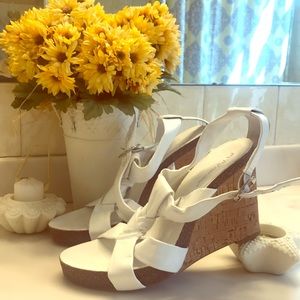 BRAND NEW BCBG White Leather Wedge Sandals Size 8